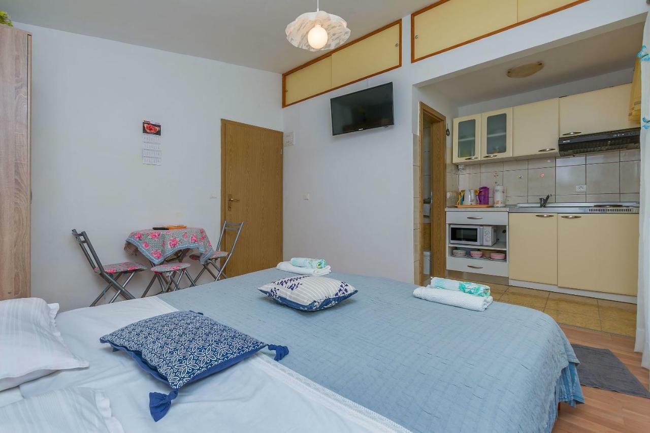 אומיס Apartment Ivanka מראה חיצוני תמונה