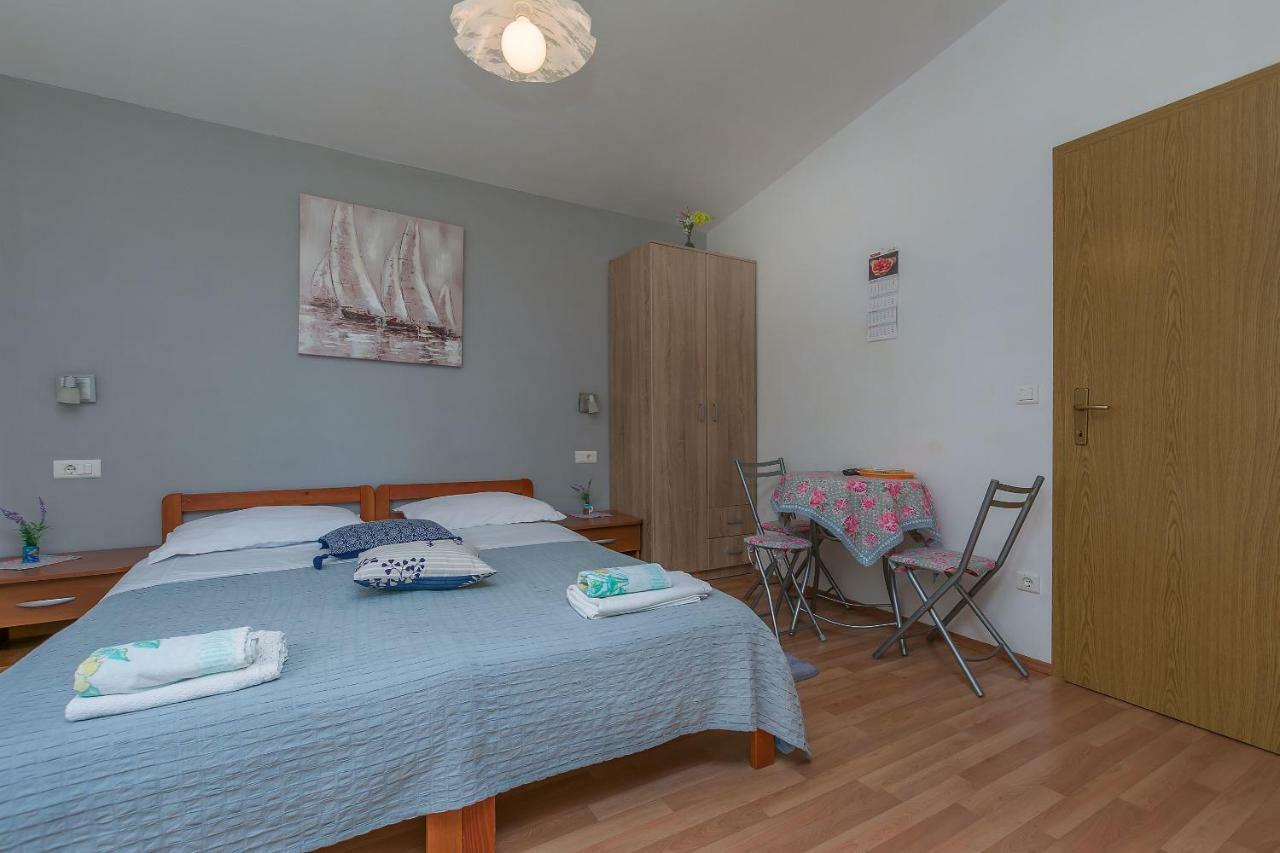 אומיס Apartment Ivanka מראה חיצוני תמונה