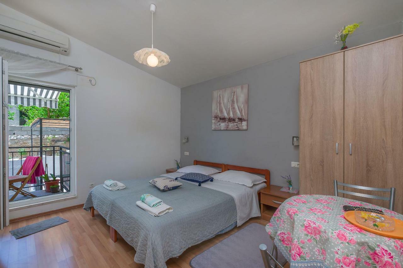אומיס Apartment Ivanka מראה חיצוני תמונה